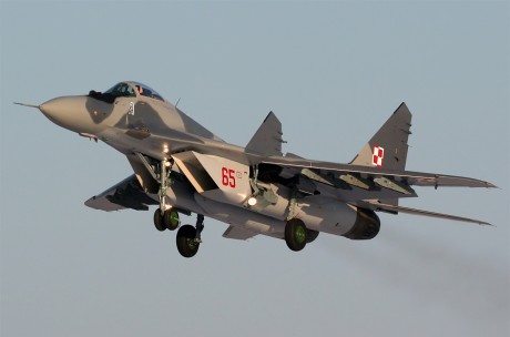 Pues eso, en este hilo pretendo deleitaros como amantes de los aviones de combate que sois muchos, con 100