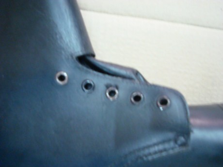 Hola, vendo un par de botas Segarra talla 44, sin uso, solo han estado guardadas muchos años, y no tienen 10