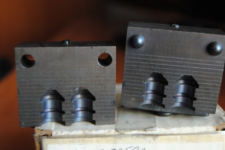 Pongo a la venta estas turquesas o moldes.
Turquesa aluminio de la casa LEE dos cavidades, cal 457  143 00
