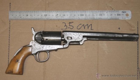 Hola este revolver fue comprado  por un amigo,  es un  COLT NAVY FABRICADO EN BELGICA ( Lieja) en la segunda 02