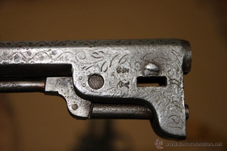 Hola este revolver fue comprado  por un amigo,  es un  COLT NAVY FABRICADO EN BELGICA ( Lieja) en la segunda 12