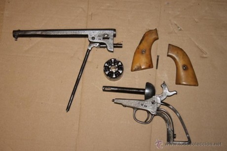 Hola este revolver fue comprado  por un amigo,  es un  COLT NAVY FABRICADO EN BELGICA ( Lieja) en la segunda 32