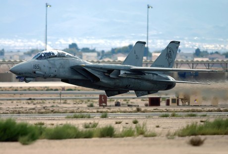 Pues eso, en este hilo pretendo deleitaros como amantes de los aviones de combate que sois muchos, con 90
