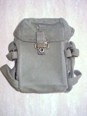 hola compro material antiguo de la Brigada Paracaidista (BRIPAC),como uniformes verdes y de camuflaje 00