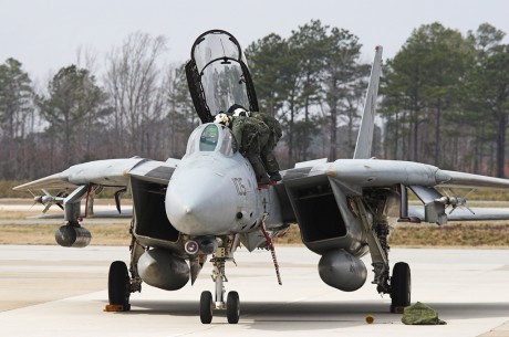 Pues eso, en este hilo pretendo deleitaros como amantes de los aviones de combate que sois muchos, con 141