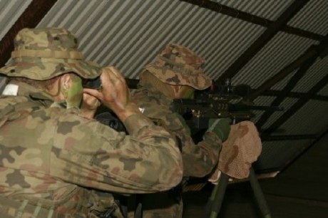Agujeros de ratas, snipers holes, troneras o como le quieran llamar. Francotirador urbano el reto insuperable.

Un 130