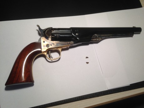 Hola compañer@s.Esto es lo que me ha pasado.He cogido el revolver,el cual lo tengo envuelto en un paño 02