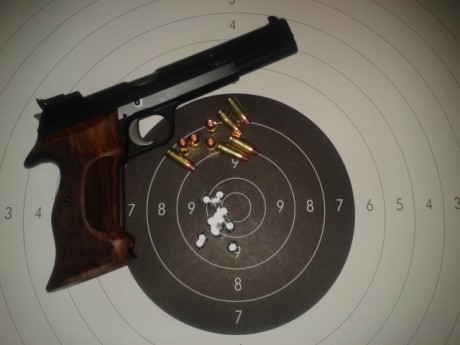 Sin lugar a dudas la pistola 9mm mas precisa de todos los tiempos es la SIG P210. Es imbatible en precisión 140