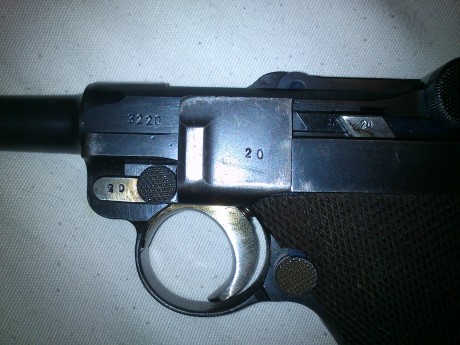 Hola a todos, os presento por fin mi primera P 08! 
Se trata de una Mauser S/42 " codigo G", 20