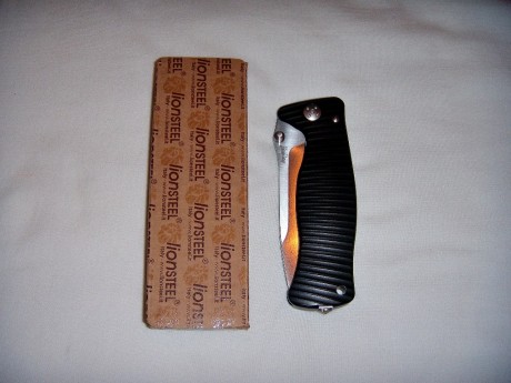 Vendo Navaja italiana Lionsteel con hoja de acero carbono D2 completamente nueva. Rodillos para facil 02