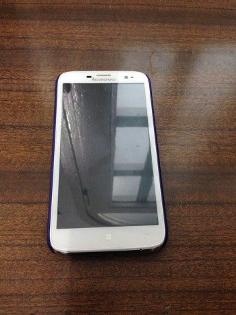 hola!!!!! vendo móvil lenovo a850
es dual sim.
pantalla 5'5 pulgadas
4nucleos a 1'3 
1g de RAM
cámara 10