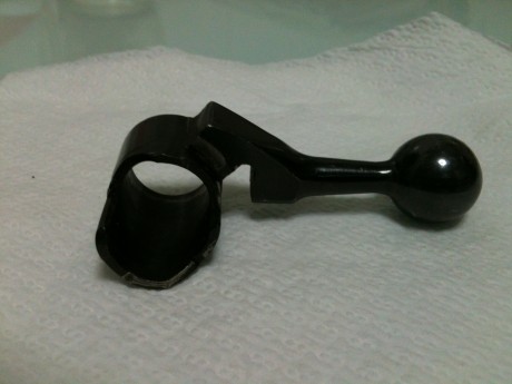 Hola compañeros, sabeis si se puede conseguir la maneta del cerrojo de la jw25 para sustituirla a mi jw25A 100