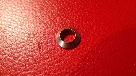 Hola a todos,

Estoy restaurando una carabina ONENA 500.  Al volver a montar todo, me encuentro la pieza 01