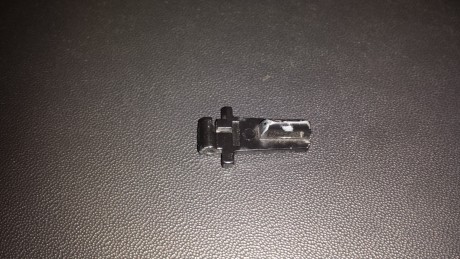 Hola compañeros estoy buscando una pieza de cierre, de un maletín de escopeta,es difícil encontrarlo,pero 11