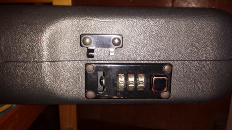 Hola compañeros estoy buscando una pieza de cierre, de un maletín de escopeta,es difícil encontrarlo,pero 10