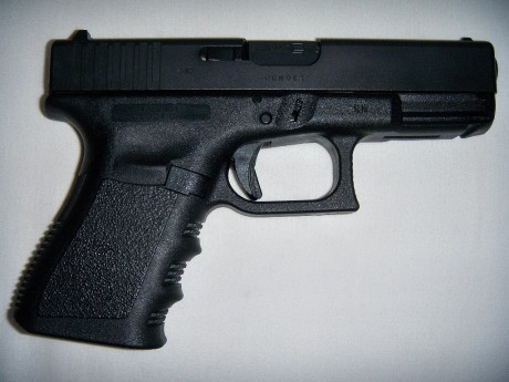 Vendo Glock 19 (3ª Generación), en perfecto estado tanto estético como mecánico. Disparos realizados 400. 11