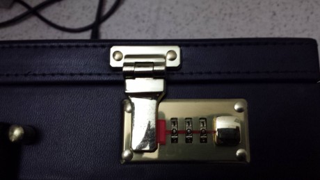 Hola compañeros estoy buscando una pieza de cierre, de un maletín de escopeta,es difícil encontrarlo,pero 80