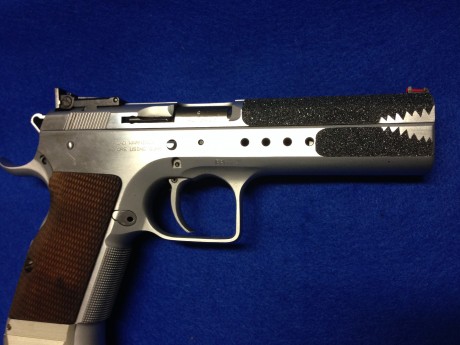Hola:
Acabo de hacer un cursillo de IPSC, y soy un novato.
Tengo una tanfoglio limited custon para la 00