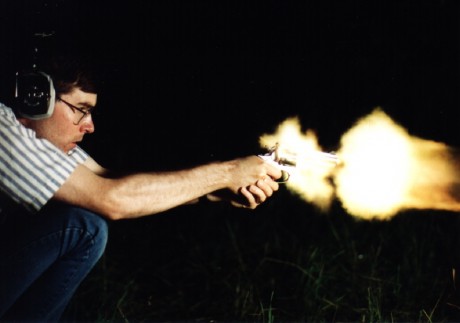 la pregunta es si cambiariais una glock 19 por un revolver 2" con martillo oculto,he visto varios 01