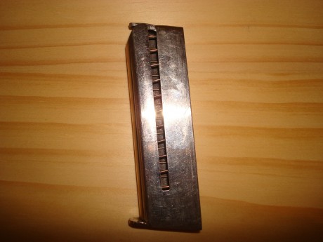  DSC06059.JPG 

Cargador Astra Falcon en 9 corto y 7,65. 25€ con envio. 00