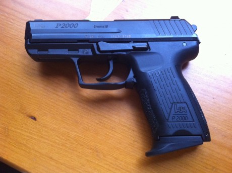 Un amigo me pidio que le publicase este anuncio por dejar el tiro deportivo,Vende HK P2000. (tiene dos 01