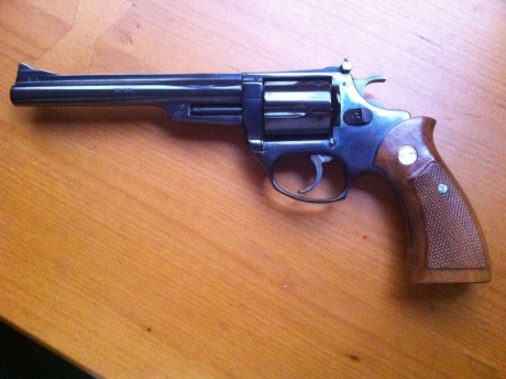 Un amigo me pidio que le publicase este anuncio por dejar el tiro deportivo,Vende HK P2000. (tiene dos 10