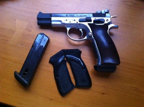 Un amigo me pidio que le publicase este anuncio por dejar el tiro deportivo,Vende HK P2000. (tiene dos 21