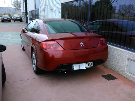 Hola buenas tardes vendo mi 407 coupe 2. 2 16v, matriculado en octubre del 2007 con tan solo 43000km, 01