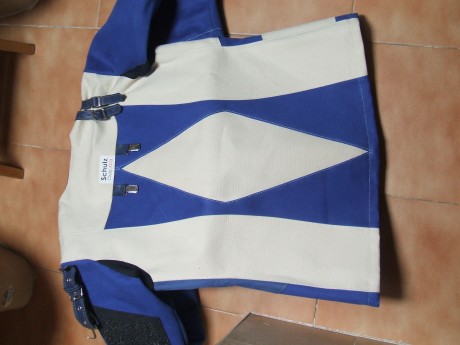 Hola, cambio chaqueta de tiro schulz para tirador diestro. La chaqueta es nueva, con esto no quiero decir 02
