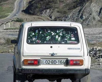 he aquí los vehiculos que usa Ferarrfe para desplazarse :mrgreen: 
el todoterreno de Fer 00