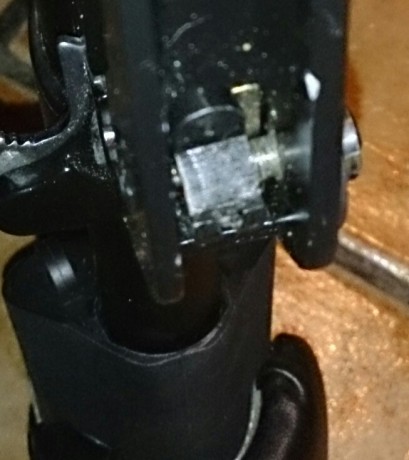 A ver si alguuen me da alguna idea...

Tengo una réplica de m16 con asa fija y miras de combate de esas 51