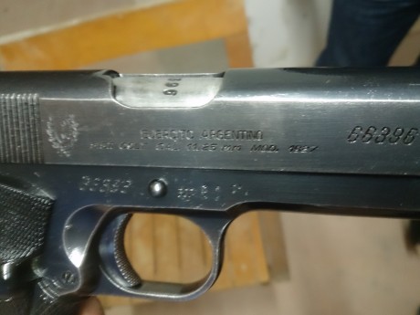hola gente.

Tengo una vieja pistola sistema colt argentina calibre .45 acp a la que después de algunos 00