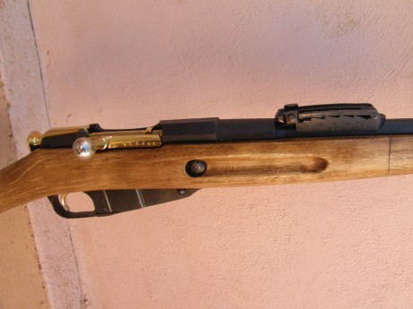 El Mosin-Nagant ..
es un rifle militar accionado por cerrojo, con cargador de cinco proyectiles, que 01