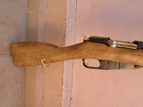 El Mosin-Nagant ..
es un rifle militar accionado por cerrojo, con cargador de cinco proyectiles, que 00