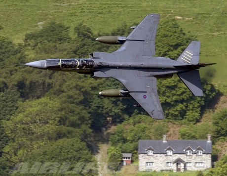 Pues eso, en este hilo pretendo deleitaros como amantes de los aviones de combate que sois muchos, con 40