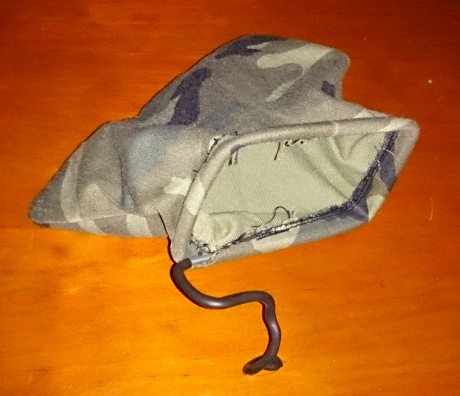 Un trozo de alambre... Un poco de tela... Un alicates y una máquina de coser o aguja.. 02