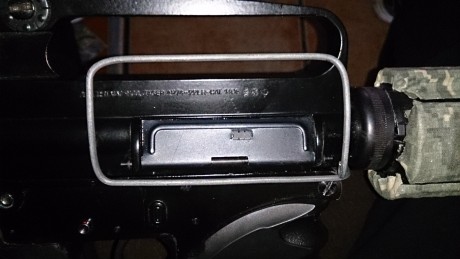 Un trozo de alambre... Un poco de tela... Un alicates y una máquina de coser o aguja.. 01