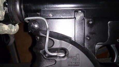 Un trozo de alambre... Un poco de tela... Un alicates y una máquina de coser o aguja.. 00