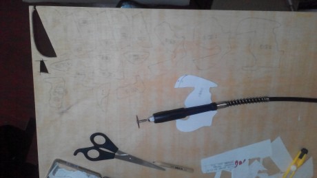 Tengo varias pistolas y revólveres de CO2 y de fogueo a los cuales les quiero poner cachas de madera. 21