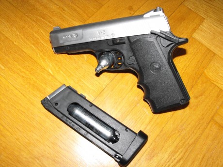 Vendo por no usar pistola de co2 gamo v3. Esta impecable. 
Dispara en doble accion y la corredera se mueve 02