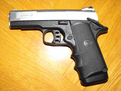 Vendo por no usar pistola de co2 gamo v3. Esta impecable. 
Dispara en doble accion y la corredera se mueve 01