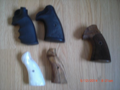 :cow: Vendo cachas para revólver S&W armazón K/L en madera, nacarina y neopreno; para pistolas Colt 00