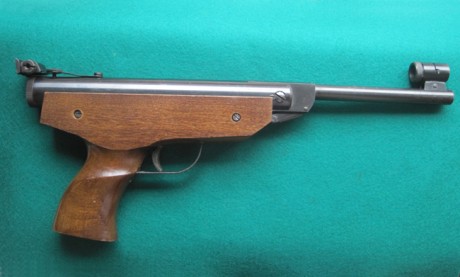 Hola a todos.
¿Alguien sabe que modelo es esta pistola de la marca Cometa?

 Pistola Cometa-01.jpg 
Es 01