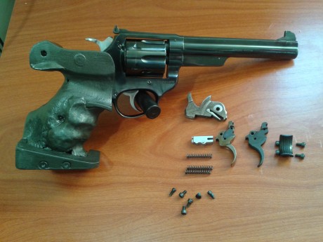 cambio mi astra mach 6" por un arma de avancarga, preferiblemente un palanquero 44_40 o revolver.
al 00