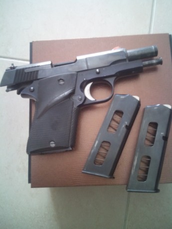 Vendo pistola compacta marca Star modelo PD del calibre 45 ACP. La pistola esta guiada en F. 
Es una fantástica 00