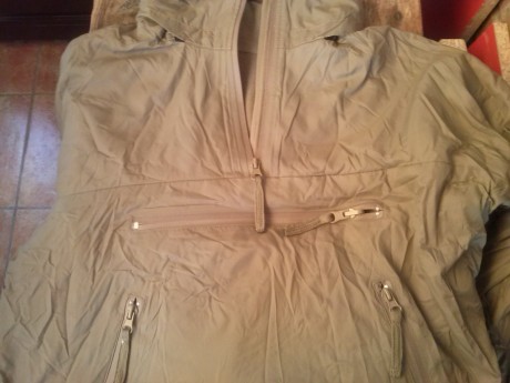 Vendo esta chaqueta termica  nueva, nunca la he usado ,de nueva  dotacion en el  ejercito ingles.
Dispone 22