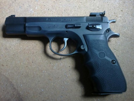 Hola,pongo a la venta esta pistola de la época comunista (1986),pocos tiros para los años que tiene,y 31