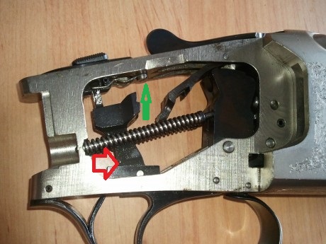 Hola, tengo una escopeta superpuesta Lamber, a la que de vez encuando el segundo tiro no lo dispara y 80