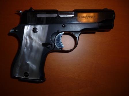 Se vende STAR DK 9 m.m. corto. Restaurada con cachas de nacar y cromo negro.
Precio 100 euros. Se encuentra 01