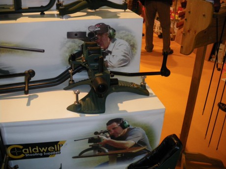 La verdad es que yo no se si podre ir aunque haria todo lo posible, pero podriamos organizar una kedada 80